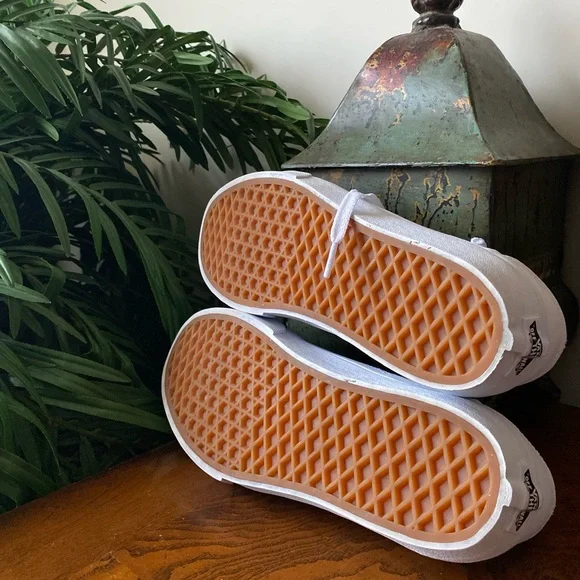 VANS Old Skool Classic White Sneakers - Picture 6 of 8